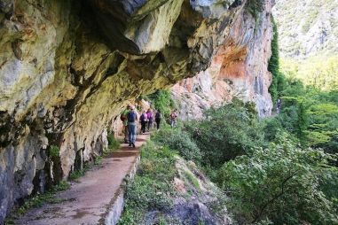 Ontdek deze lente de mooiste wandelroutes in Europa, gecombineerd met kleinschalige (eco) wellnessretreats in de natuur. Voor nieuwe energie en een rustig hoofd. 