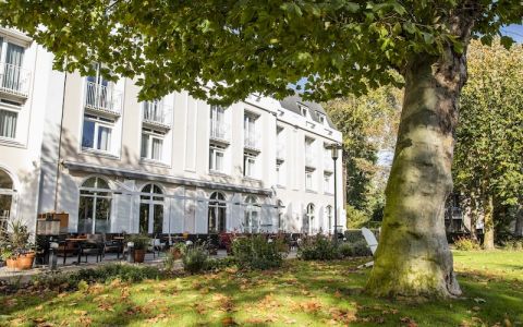 Image for Slow Travel in Zeeland: Badhotel Domburg