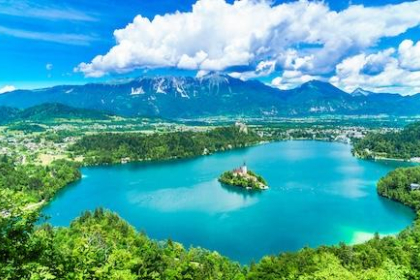 De beste luxe wellnesshotels, ayurveda en yoga retreats en kuuroorden in het groene Slovenië, No 1 bestemming in duurzaam en ecotoerisme. 