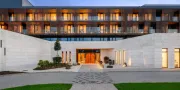 voorkant van het hotel, entree