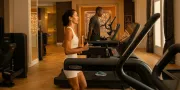 man en vrouw op loopband in een luxe sportschool