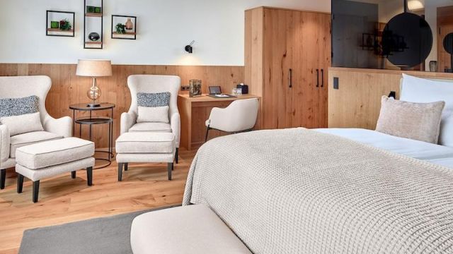 Mountain Peak Junior Suite | Mount Med Resort